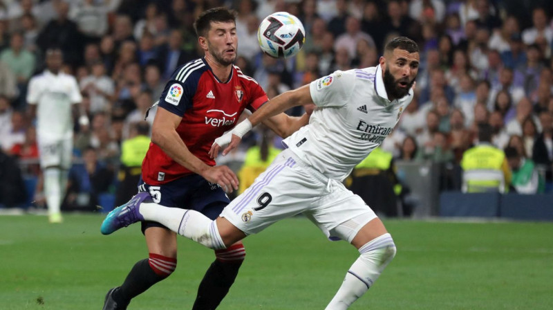 Karims Benzemā spēlē pret Pamplonas "Osasuna". Foto: Isabel Infantes/Reuters/Scanpix