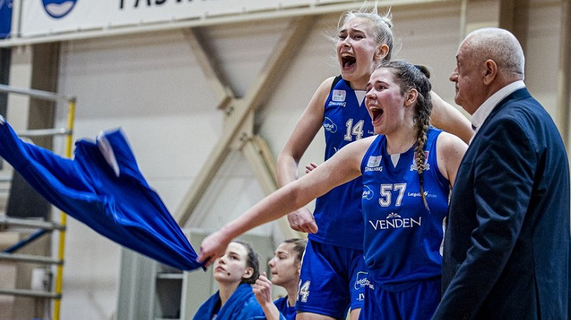 Valerija Baranovska un Valerija Ļovkina (NCAA2) 2022. gada aprīlī. Foto: Renārs Koris