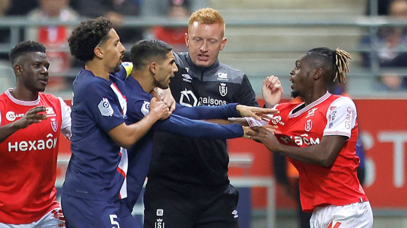 Ašrafs Hakimi (PSG) pret Bredliju Loko (Reims). Foto: Pascal Rossignol/Reuters/Scanpix