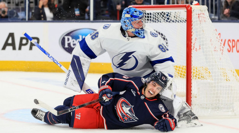 Kolumbusas "Blue Jackets" uzbrucējs Džonijs Gudro Andreja Vasiļevska vārtu priekšā. Foto: Aaron Doster/USA Today Sports/Scanpix