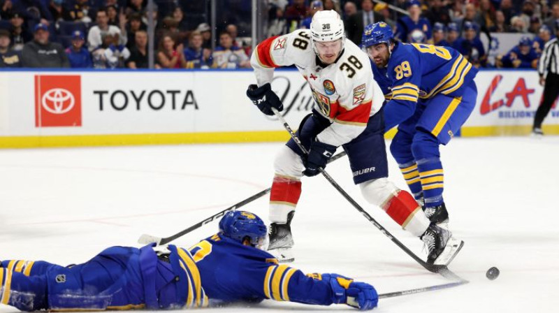 Rūdolfs Balcers pret Bufalo "Sabres". Foto: USA Today Sports/Scanpix