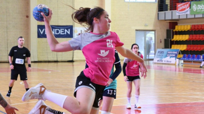 ''Salaspils'' handboliste Frīda Binduka (#21). Foto: handball.lv