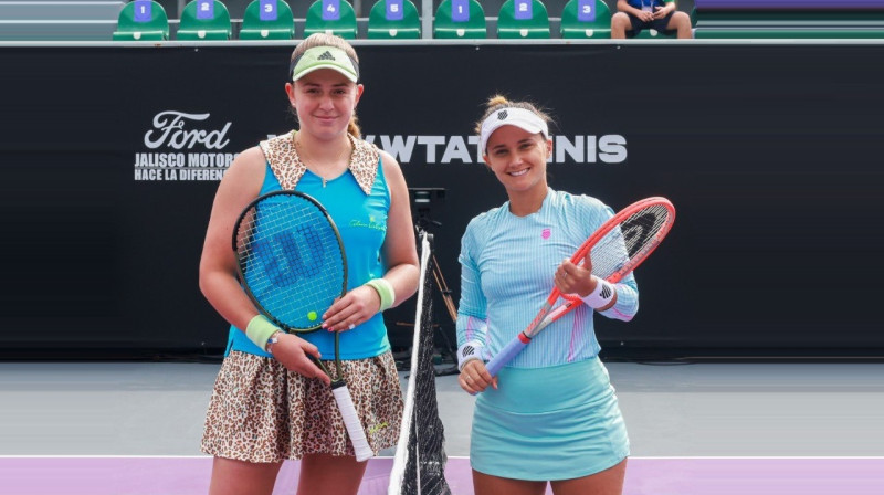 Aļona Ostapenko (177 cm) un Lorena Deivisa (157 cm). Foto: GDL Open / @WTAGuadalajara