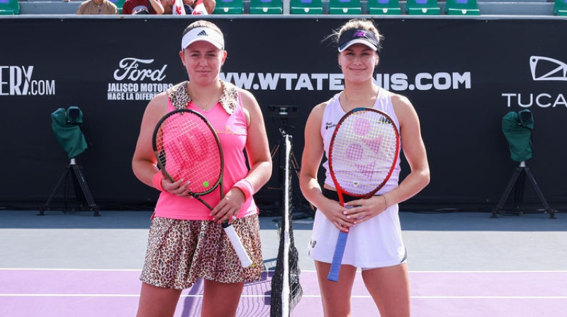 Aļona Ostapenko un Eižēnija Bušāra. Foto: Prensa GDL Open 2022 / guadalajaraopen.com