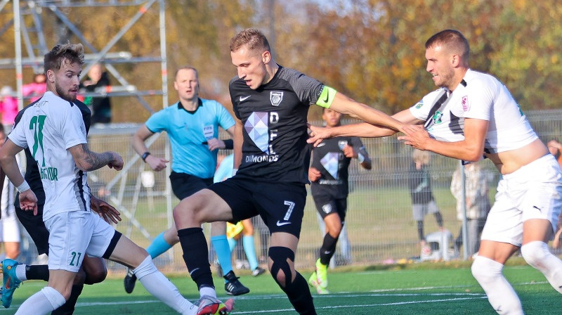 Raimonds Krollis pret "Audu". Foto: Jānis Līgats/Valmiera FC