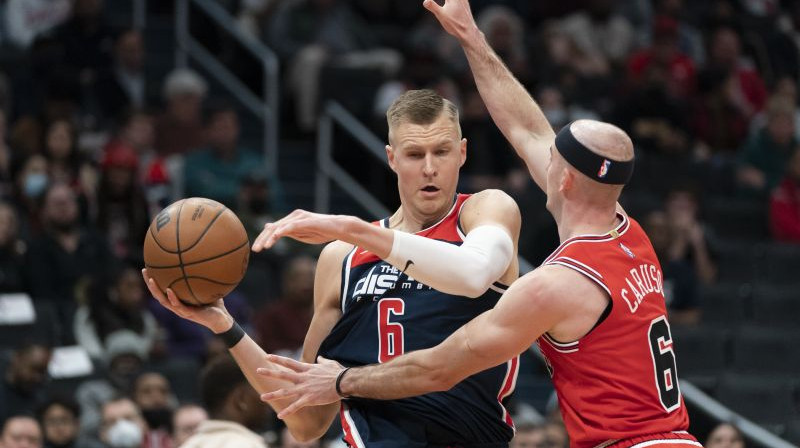 Kristaps Porziņģis pret Čikāgas "Bulls". Foto: AP/Scanpix