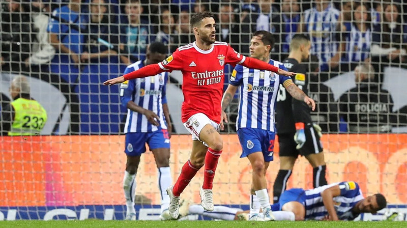 Lisabonas "Benfica" futbolists Rafa Silva svin vārtu guvumu. Foto: Jose Coelho/EPA/Scanpix