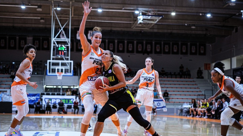 Elīna Babkina un Viraga Kiss 2022. gada 2. novembrī Pēčā. Foto: EuroCup Women