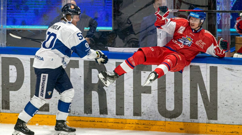 Mirklis no Somijas un Čehijas valstsvienību cīņas. Foto: Jan Beneš/Český hokej