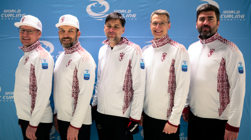 No kreisās: Aivars Avotiņš, Sandris Buholcs, Arnis Veidemanis, Jānis Klīve, Mārtiņš Trukšāns. Foto: Ansis Ventiņš