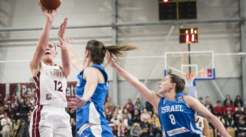 Anete Šteinberga spēlē pret Izraēlu. Foto: FIBA