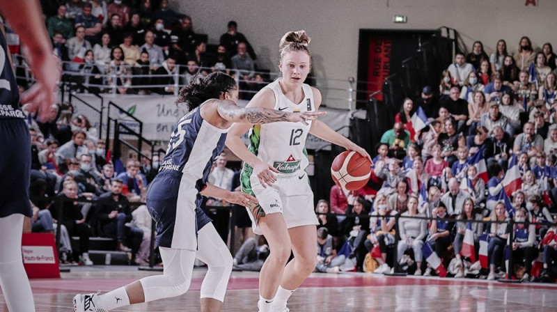 Laura Juškaite un Gabija Viljamsa. Foto: EuroBasket Women