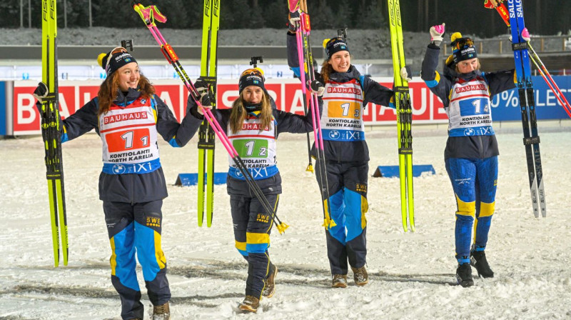 Zviedrijas stafetes komandas biatlonistes. Foto: Kimmo Brandt/EPA/Scanpix