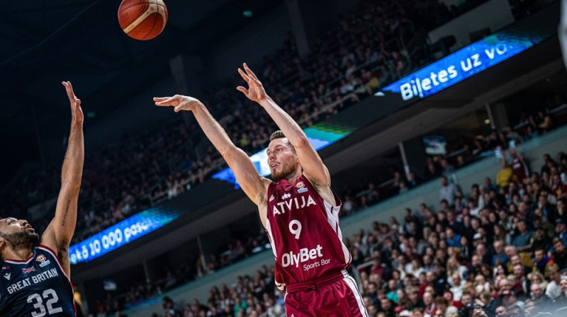 Dairis Bertāns 2022. gada 14. novembrī. Foto: FIBA