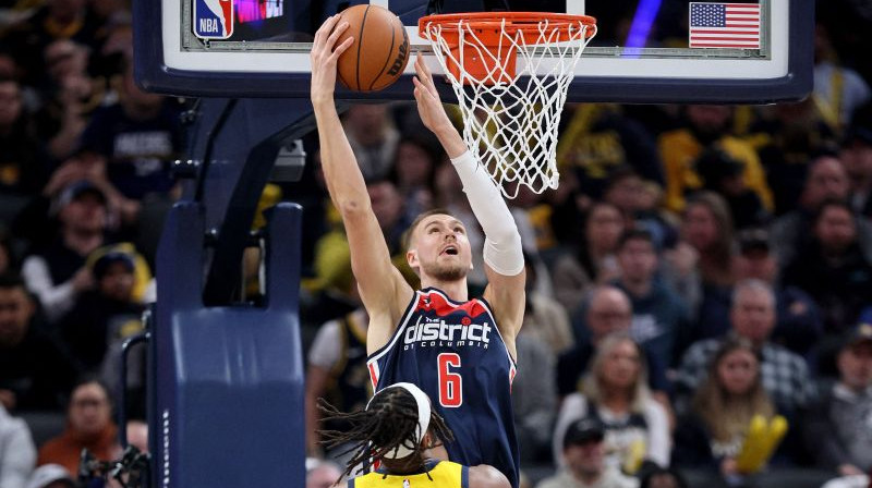 Kristaps Porziņģis zem groza. Foto. AFP.Scanpix