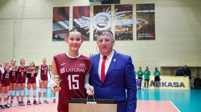 Aizvadītajā nedēļas nogalē Līva Ēbere nopelnīja MVP balvu U17 Latvijas volejbola izlasē. Foto: Margarita Vigule, CEV