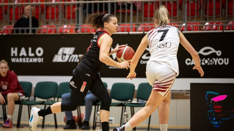 Enija Vīksne un Angeliki Vinsilau. Foto: Nikola Krawczyk