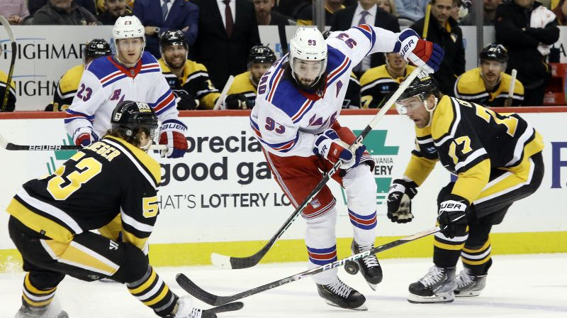 Teodors Bļugers un Mika Zibanežads. Foto. USA Sports Today. Scanpix