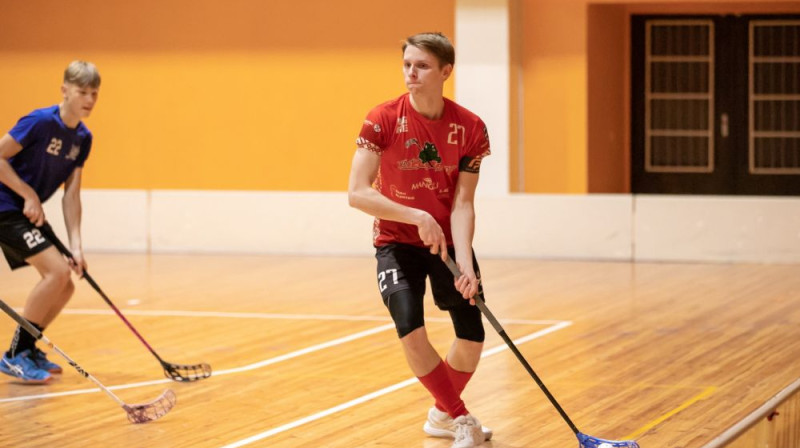 Juris Sandis Jēgers uzvarētāju rindās atzīmējās ar pieciem vārtu guvumiem, foto: Floorball.lv