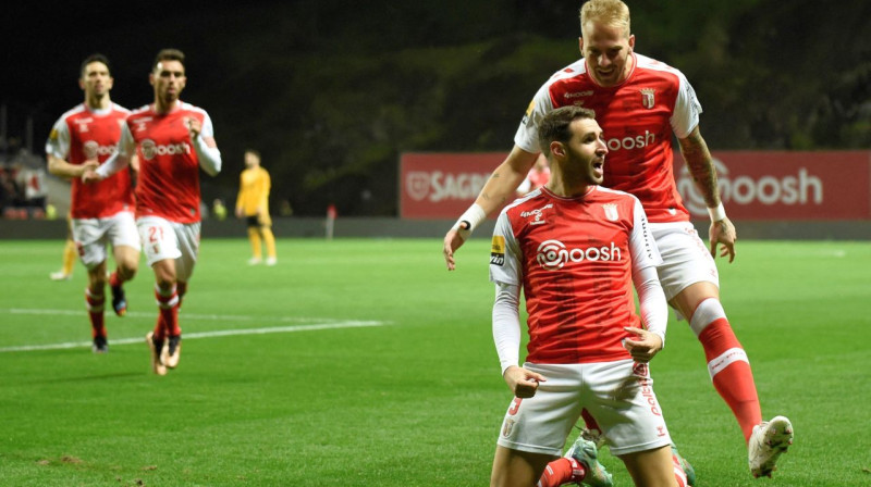 Abels Ruiss (priekšplānā) un citi "Braga" futbolisti svin vārtu guvumu. Foto: Miguel Riopa/AFP/Scanpix