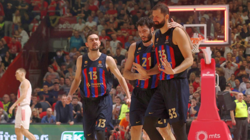 "Barcelona" basketbolisti Nikola Mirotičs (Nr. 33), Alekss Abriness (Nr. 14) un Tomāšs Satoranskis (Nr. 13). Foto: Andrej Cukic/EPA/Scanpix