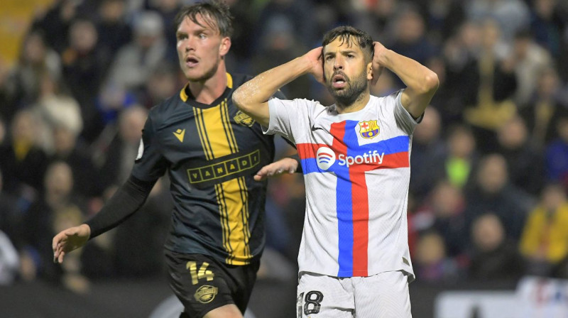 "Barcelona" aizsargs Žordi Alba spēlē pret Alikantes "Intercity". Foto: Jose Jordan/AFP/Scanpix