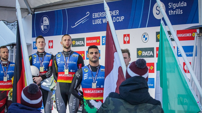 Latvijas kamaniņu braucēju uz augstākā pakāpiena. Foto: Mareks Gaļinovskis / FIL, kamanas.lv