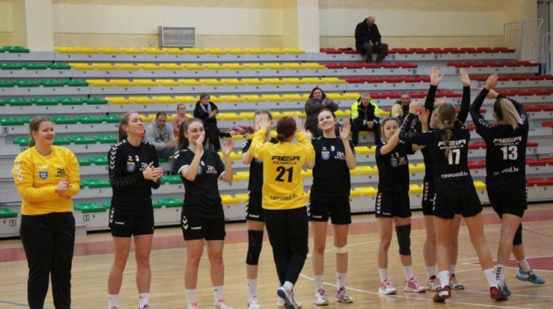 "REIR/Dobele SS" handbolistes. Foto: handball.lv