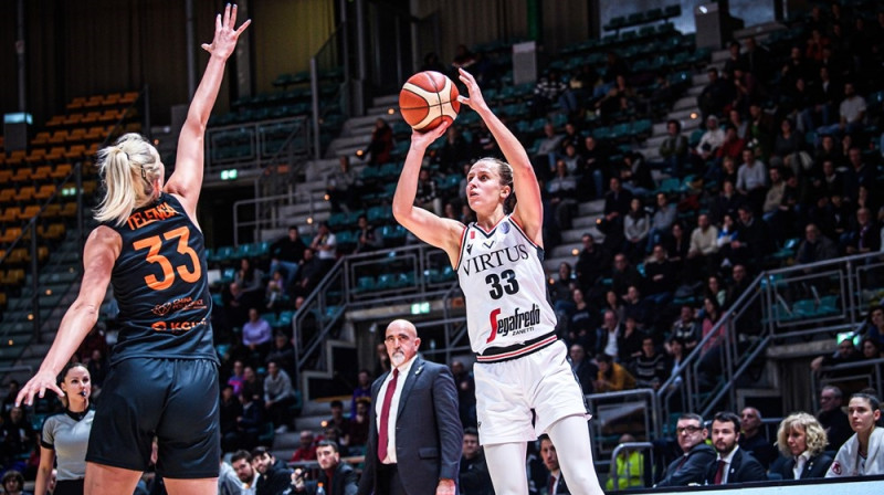 Kitija Laksa un Veronika Telenga 2023. gada 17. janvārī. Foto: EuroLeague Women