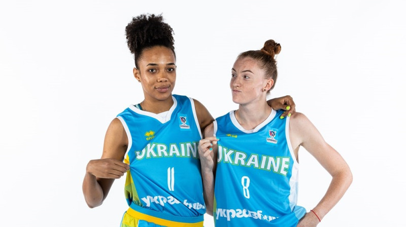 Mirjama Uro-Nile un Vita Horobeca 2019. gada Eiropas čempionātā Rīgā. Foto: FIBA