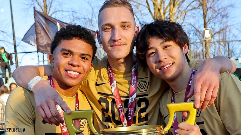 Kamilo Mena, Raimonds Krollis un Daisuke Jokota. Foto: Jānis Līgats (valmierafc.com)