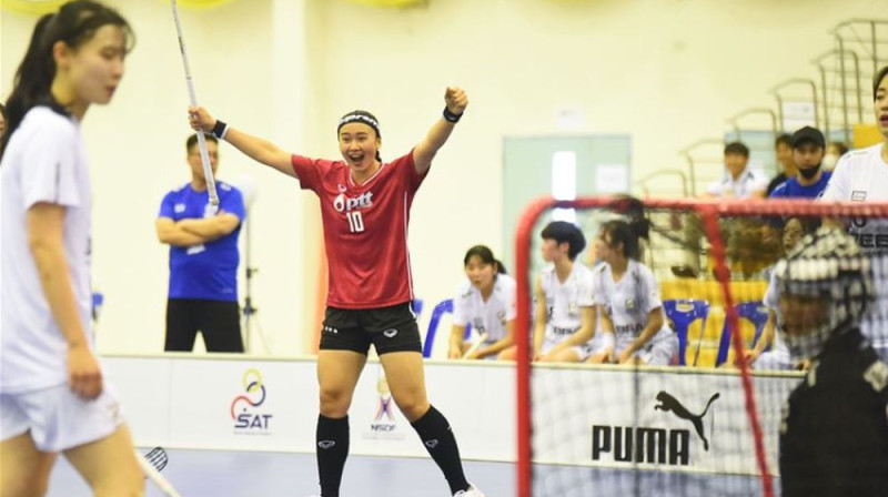 Mājinieces spērušas pirmo soli Singapūras virzienā, foto: IFF Floorball