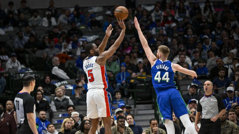 Alekss Burks un Dāvis Bertāns. Foto. USA Sports Today. Scanpix