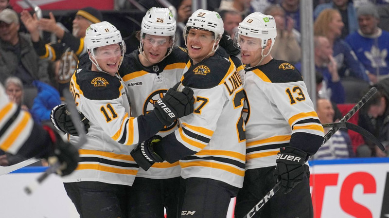 Bostonas "Bruins" hokejisti svin vārtu guvumu. Foto: John E. Sokolowski/USA Today Sports/Scanpix