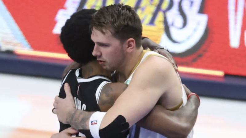 Kairijs Ērvings un Luka Dončičs. Foto: USA Today Sports/Scanpix