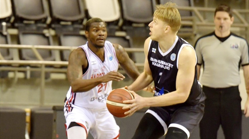 Kauhajoki "Karhu" basketbolists Daniels Dolencs ar bumbu. Foto: FIBA