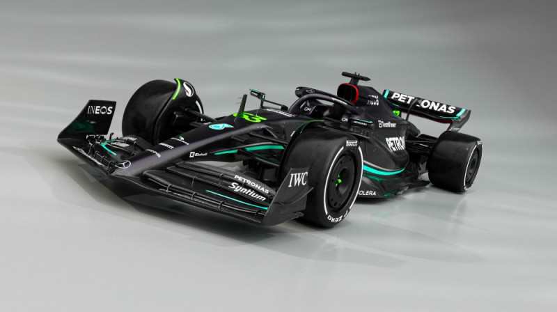 Jaunais "Mercedes" F1 auto W14