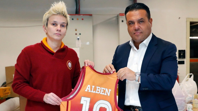 Išila Albena un Dinčers Azafans. Foto: Galatasaray Basketbol