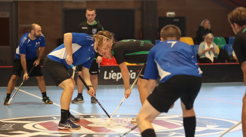 Florbola cīņas Liepājā. Foto: Ģirts Gertsons