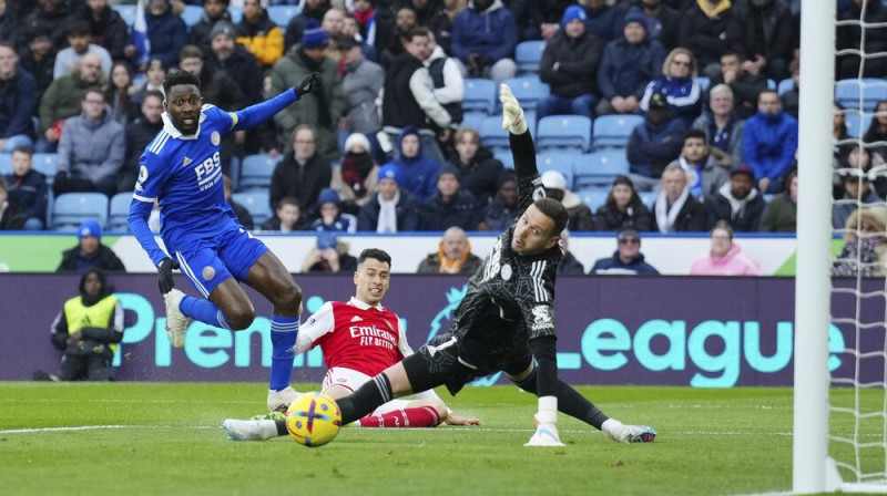 Gabriels Martinelli pārspēj Deniju Vordu. Foto: AP/Scanpix