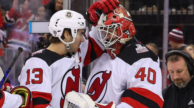 Niko Hišīrs un Akira Šmids. Foto: USA TODAY Sports/Scanpix