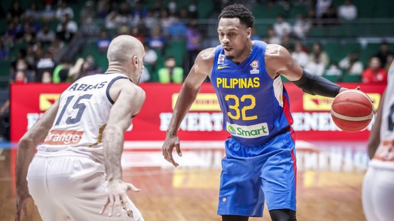 Filipīnu valstsvienības basketbolists Džastins Donta Braunlī ar bumbu. Foto: FIBA