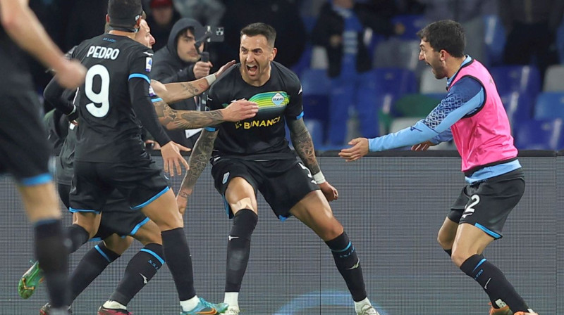 Romas "Lazio" futbolists Matiass Vesino pēc vārtu guvuma. Foto: Alessandro Garofalo/LaPresse/AP/Scanpix