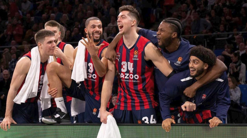 Doltons Hommss (Nr. 34) ar komandas biedriem. Foto: Baskonia