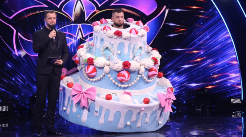 Kristaps Zutis tortē.  Foto: Ziedonis Pumpurs (f64), tv3.lv