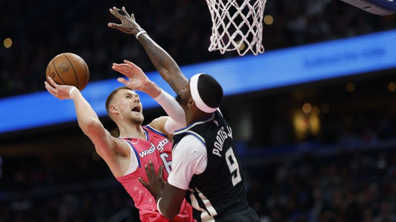 Kristaps Porziņģis un Bobijs Portiss. Foto. USA Sports Today.Scanpix