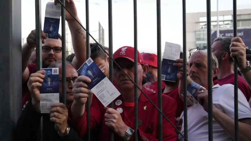 "Liverpool" līdzjutēji pie "Stade de France" ieejas vārtiem. Foto: AP/Scanpix