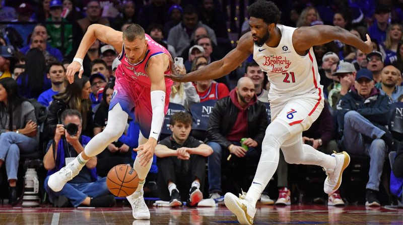 Kristaps Porziņģis un Džoels Embīds. Foto. USA Sports Today.Sanpix