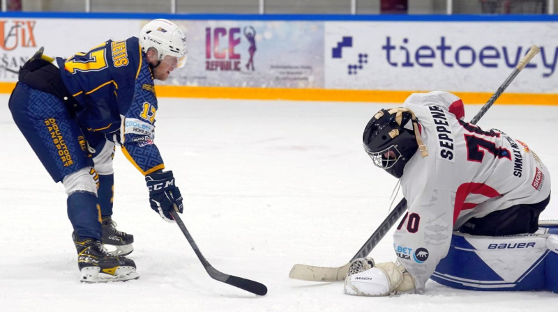 Kaspars Saulietis cīņā pret "Narva PSK". Foto: HK Kurbads