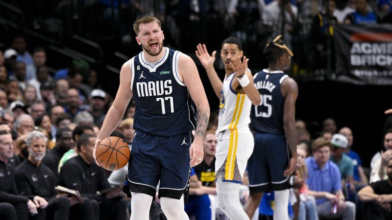 Luka Dončičs neapmierināts ar tiesneša lēmumu. Foto. USA Sports Today. Scanpix